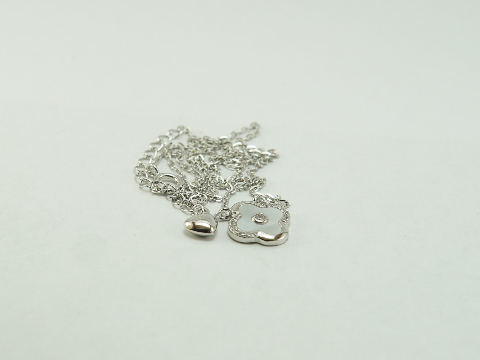 Ivory Clover Pendant - Image 3
