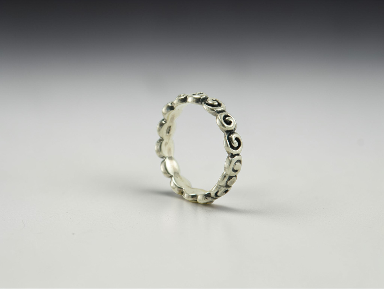 Eternal Swirl Band Ring - Image 3