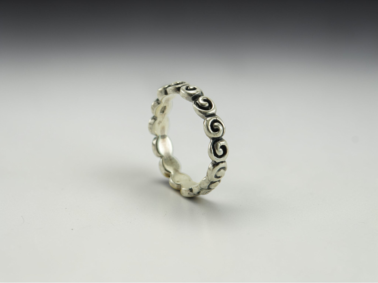 Eternal Swirl Band Ring - Image 2